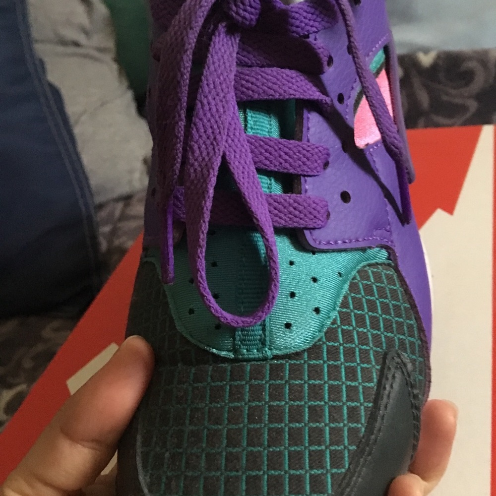 Nike - Picture 4 of 5